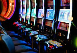 juun88 Baccarat နှင့် ကတ်ဂိမ်းများ ကစားနေသောမြင်ကွင်း